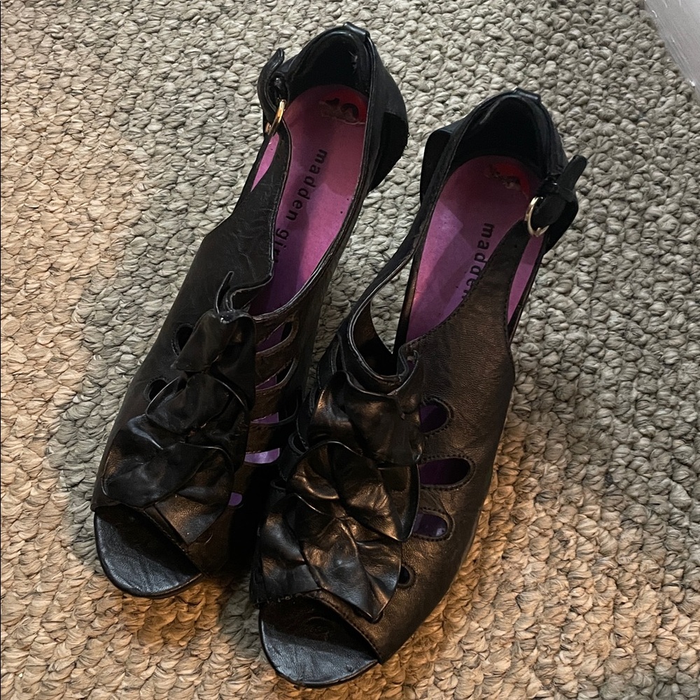 Madden Girl Black Open-Toe Ruffle Slingback Heels